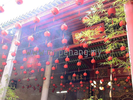 Hakkatemple lanterns